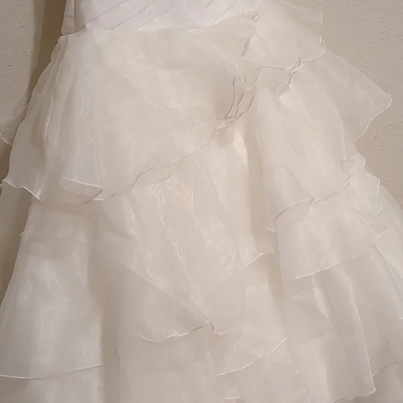 Stunning Allure Bridals Ivory Wedding Dress Size 4 - Picture 5 of 13